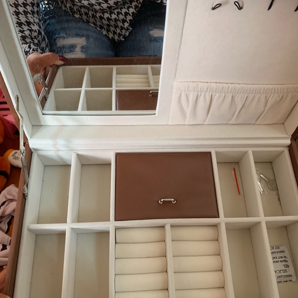 Jewelry box